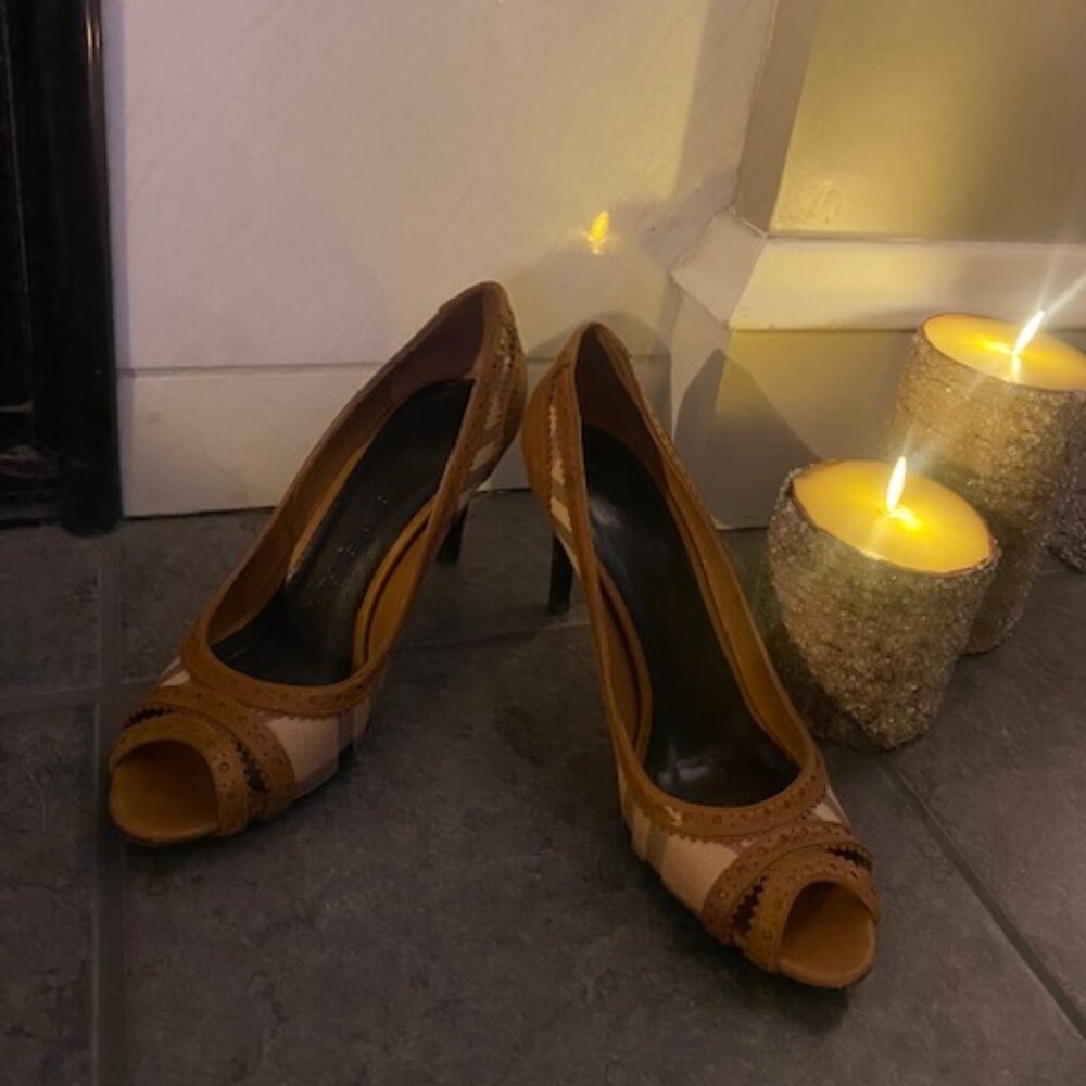Burberry Beige / Camel Leather Haymarket Heel (size 39.5) - Picture 6 of 6